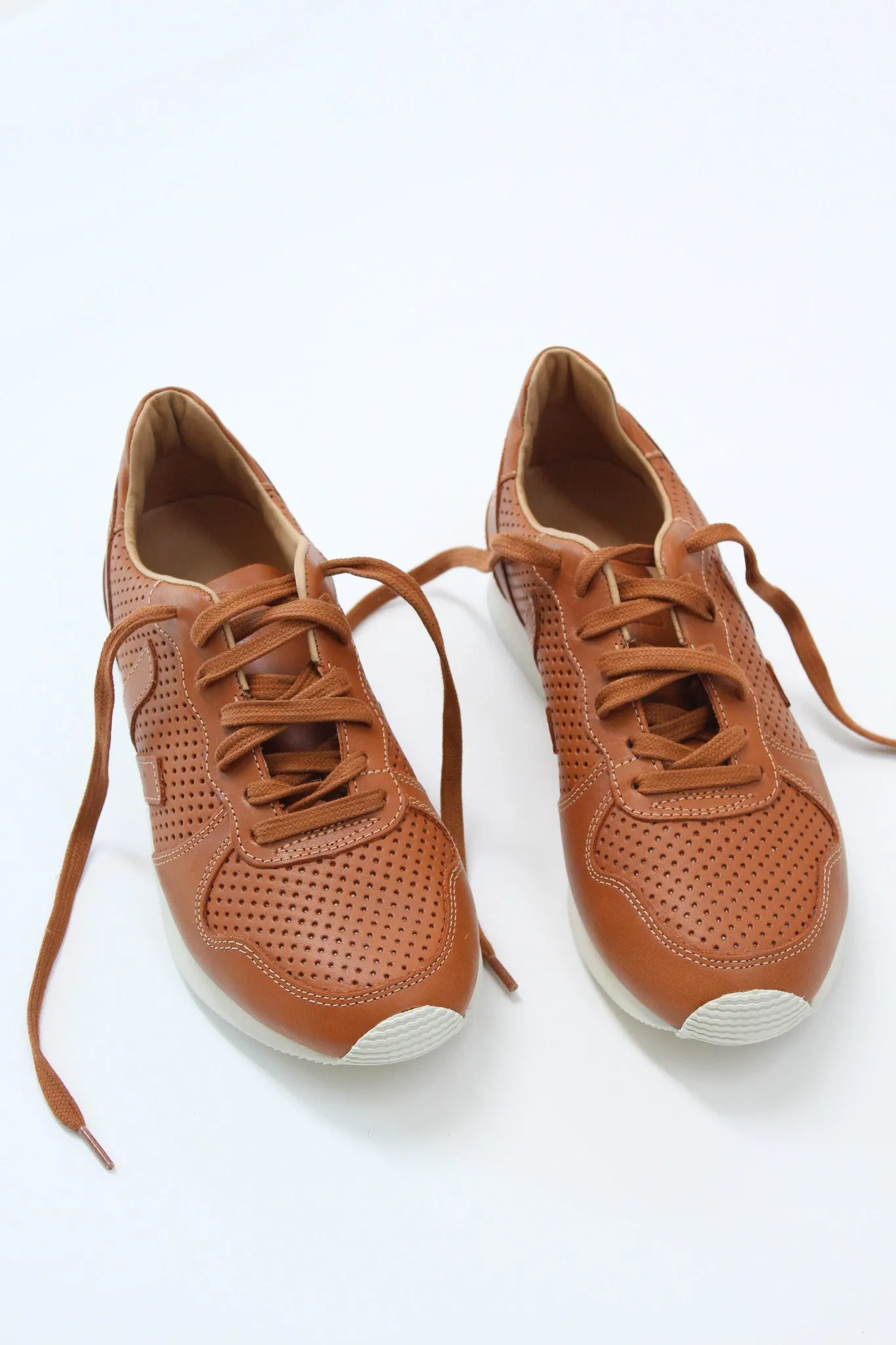 Veja Holiday Low Top Leather Tuile  Perforated Sneaker