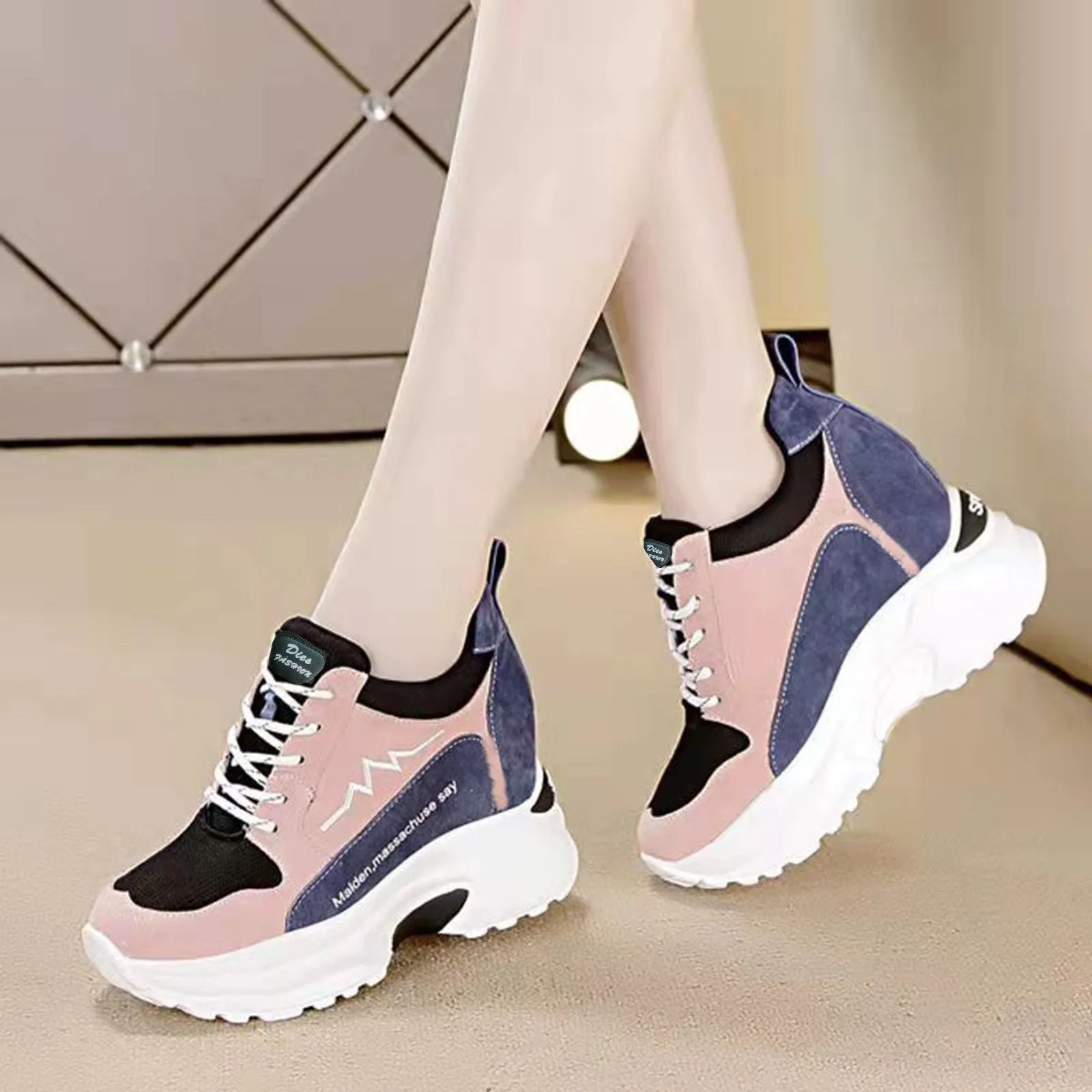 Women's Fashion Sneaker 231884