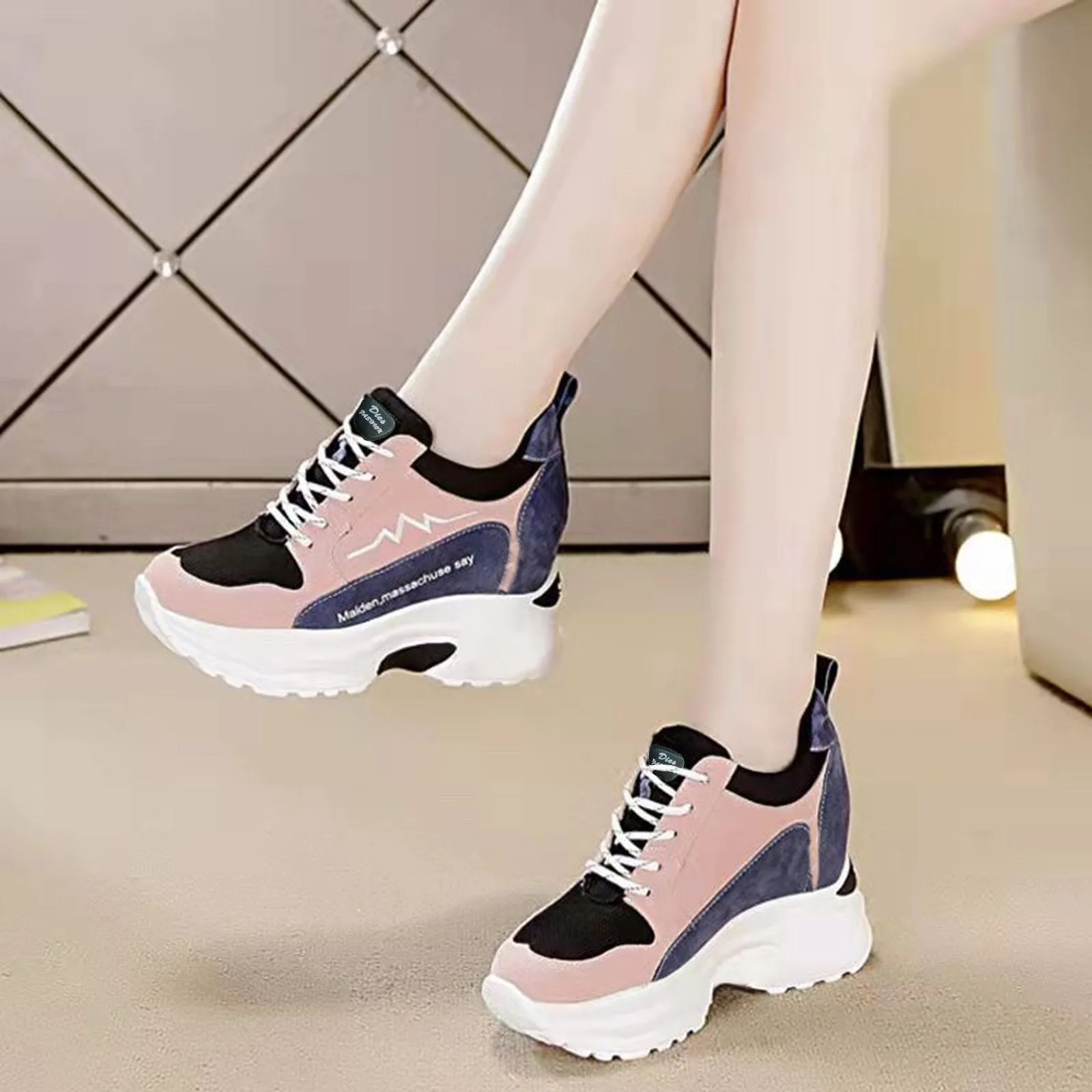 Women's Fashion Sneaker 231884